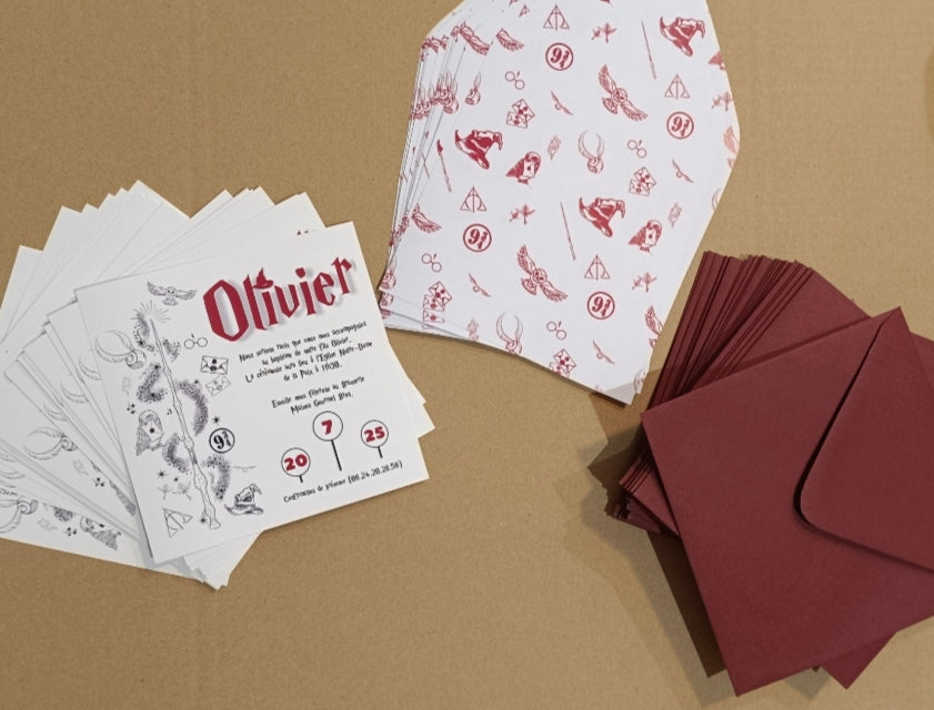 Invitación cuadrada HP granate